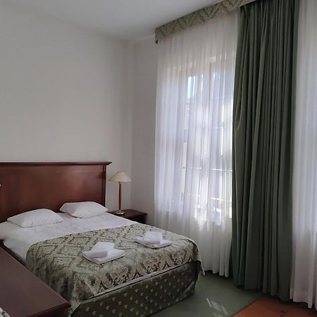 Palac W Rymaniu Dış mekan fotoğraf