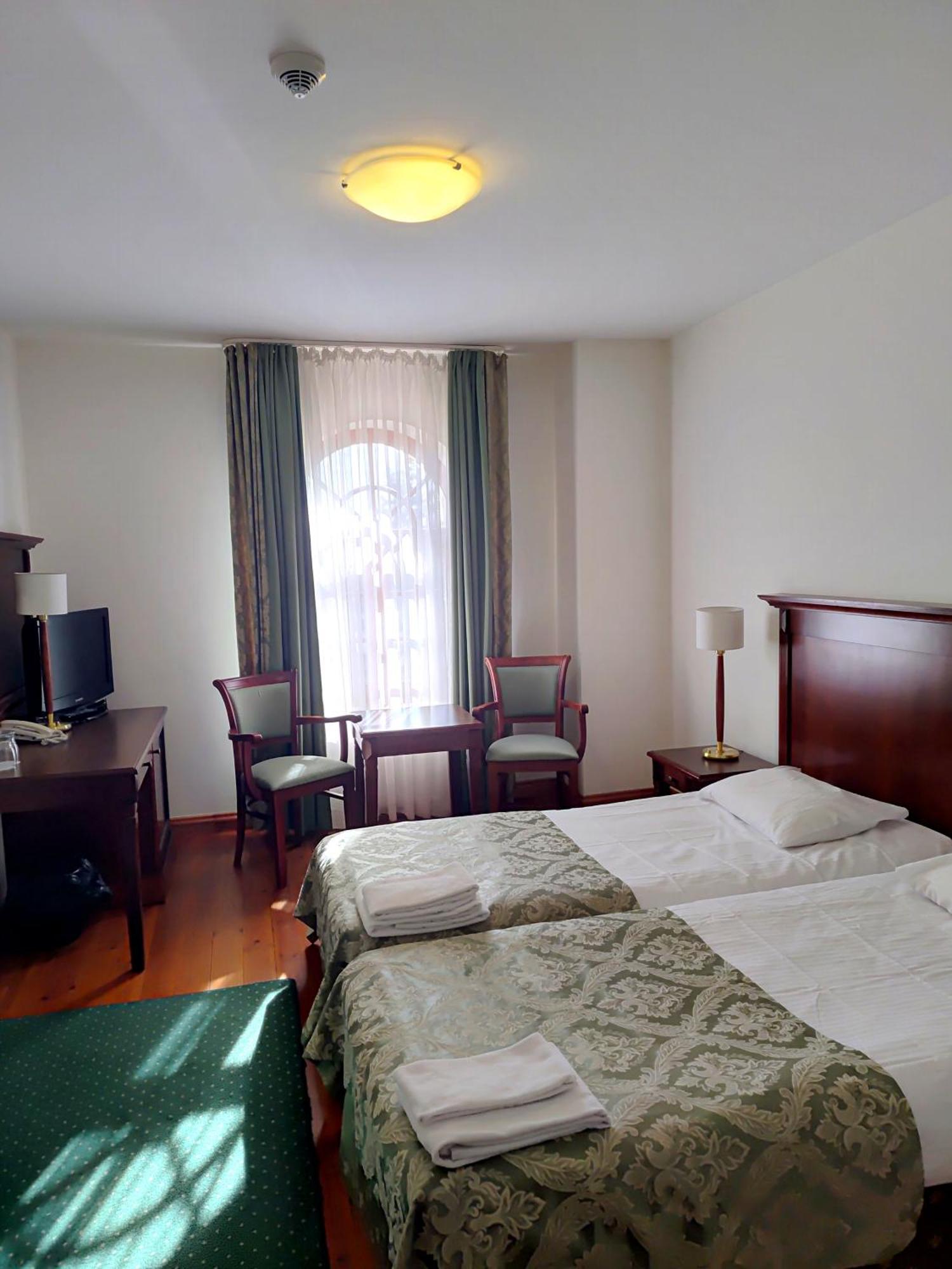 Palac W Rymaniu Dış mekan fotoğraf