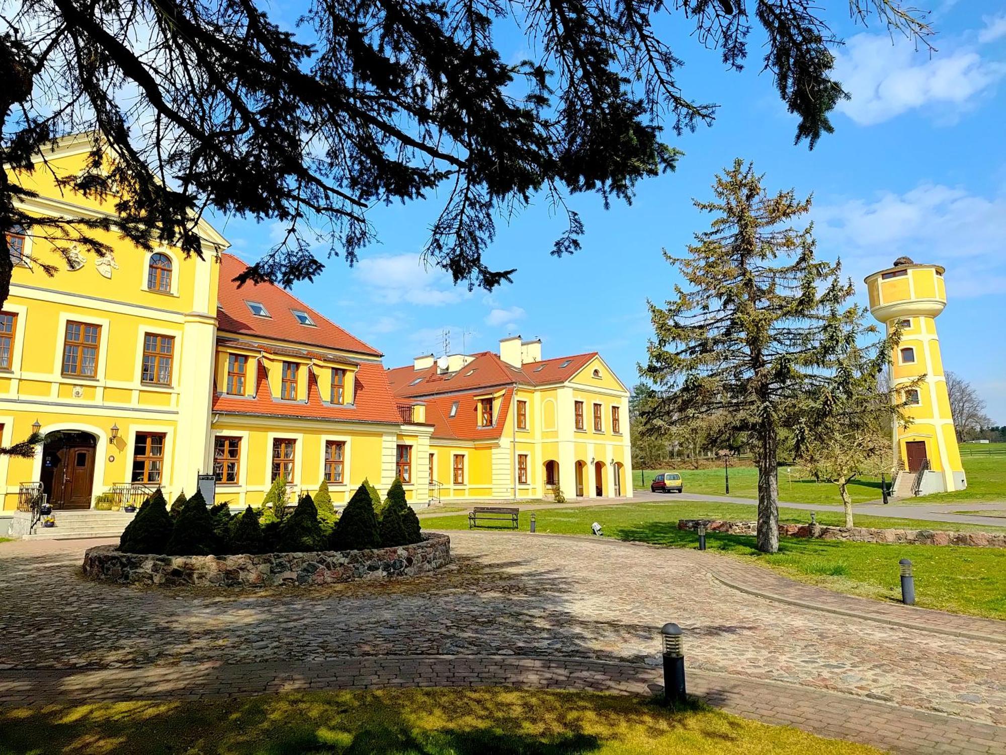 Palac W Rymaniu Dış mekan fotoğraf