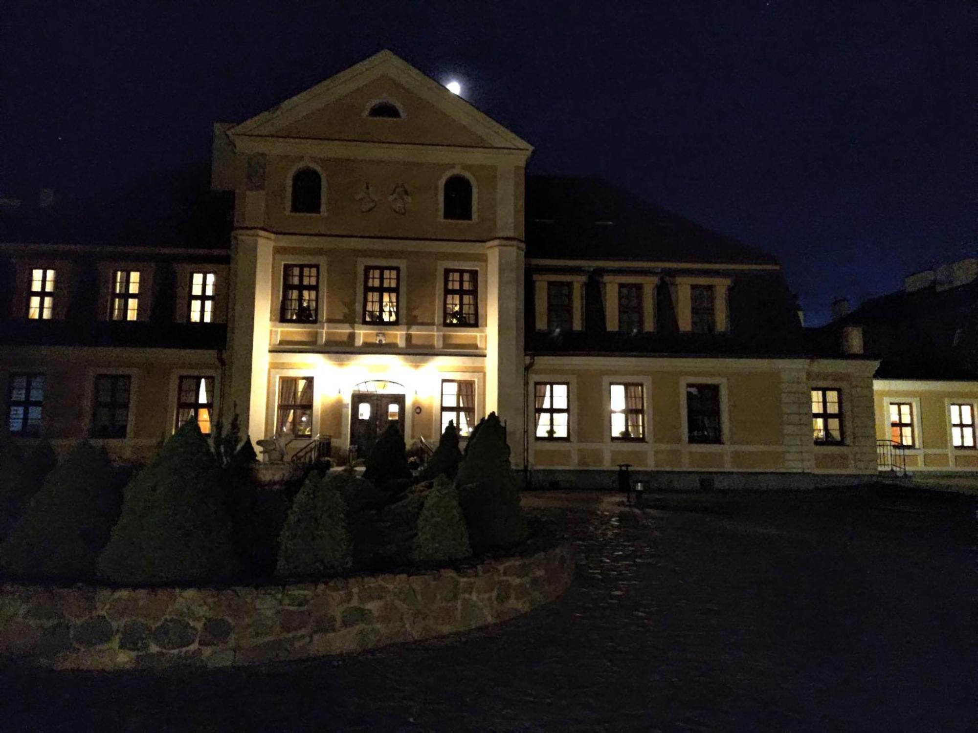 Palac W Rymaniu Dış mekan fotoğraf